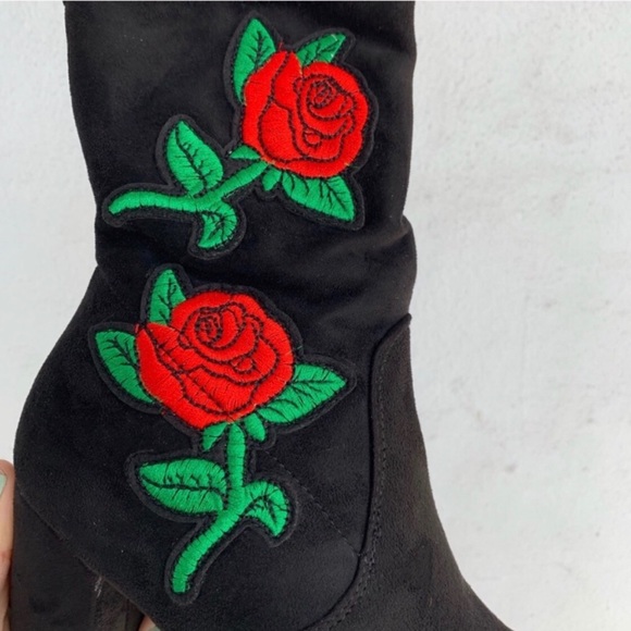 🆕 Betani Black🌹Floral Bootie - Picture 2 of 5